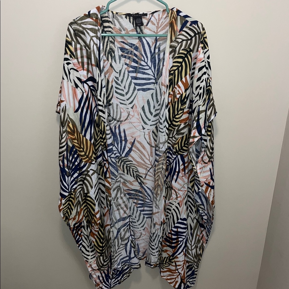 NWOT Tahari Multicolor Leaf Print Kimono